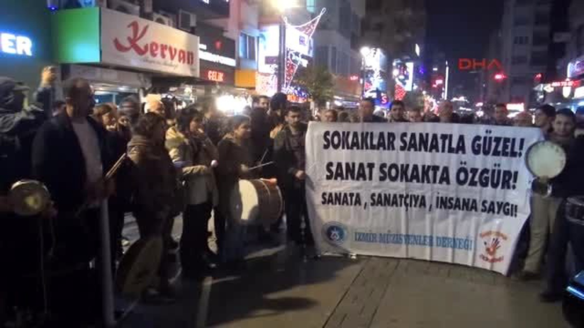 Sokak Sanatçılarından Zabıtaya Tepki