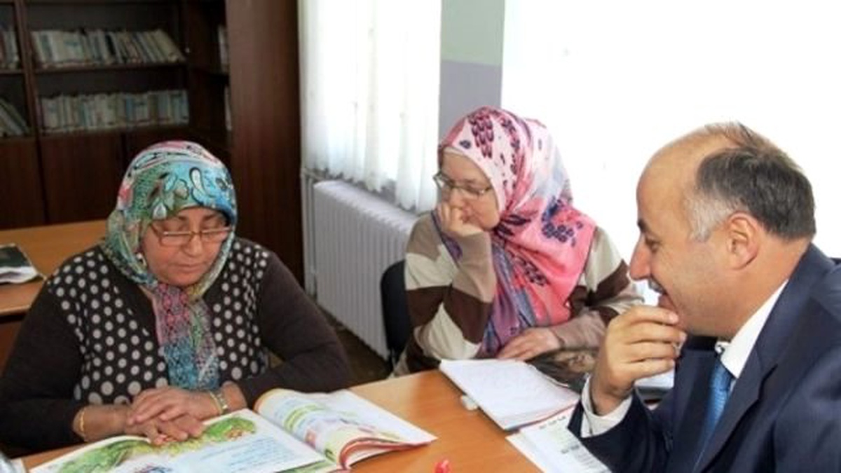 Vali Azizoğlu, Okuma Yazma Kursunda