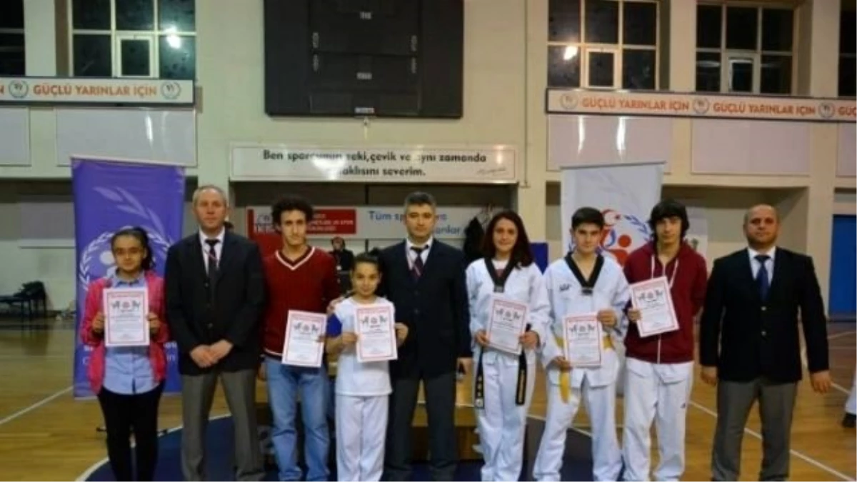 Valilik Kupası Taekwondo Şampiyonası Yapıldı