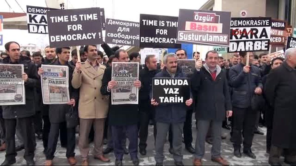 Van Adliyesi Önünde \'14 Aralık\' Protestosu