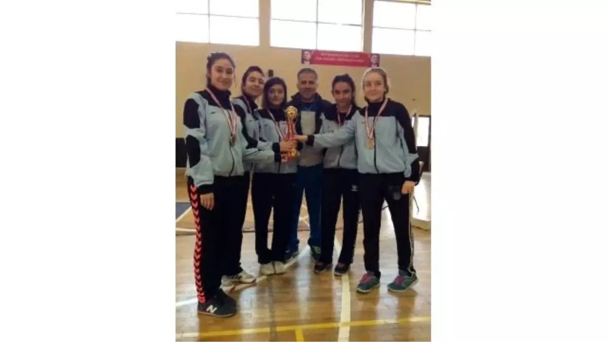 Yunus Emre Anadolu Lisesi Badmintonda İl İkincisi Oldu