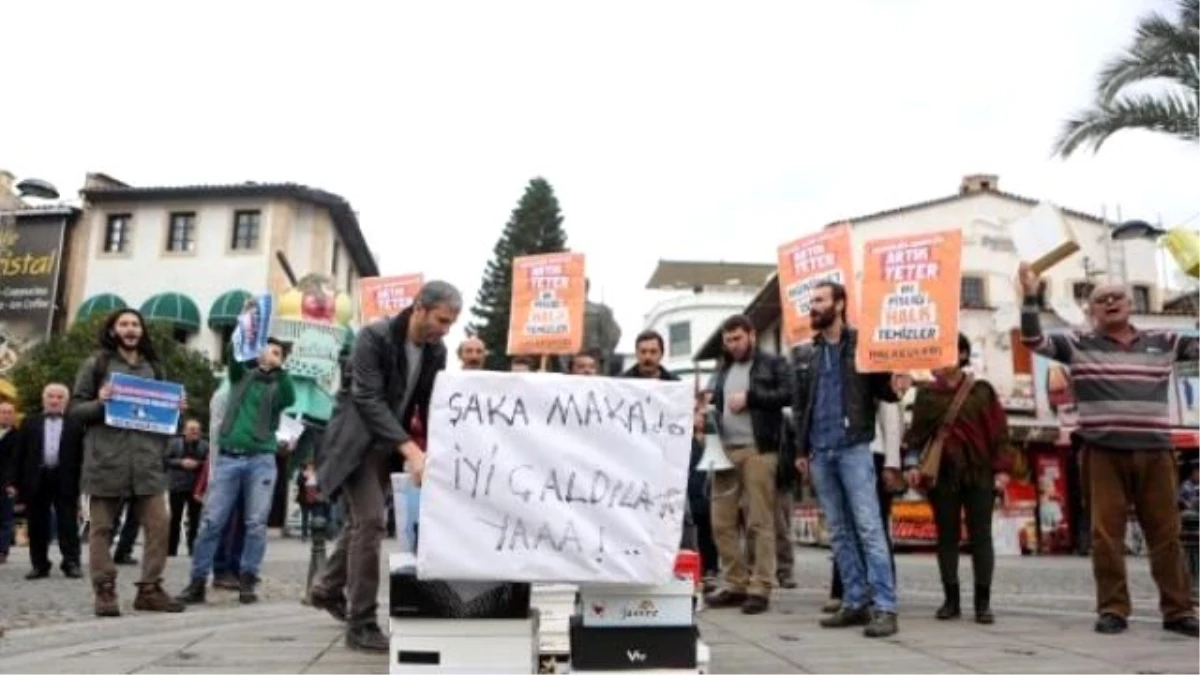 Antalya\'da \'17 Aralık\' Protestoları