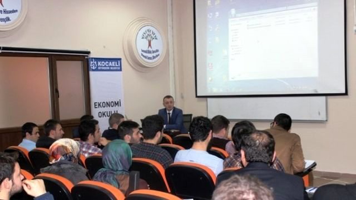Büyükakın, Ekonomi Okulu\'nda Gençlerle Buluştu