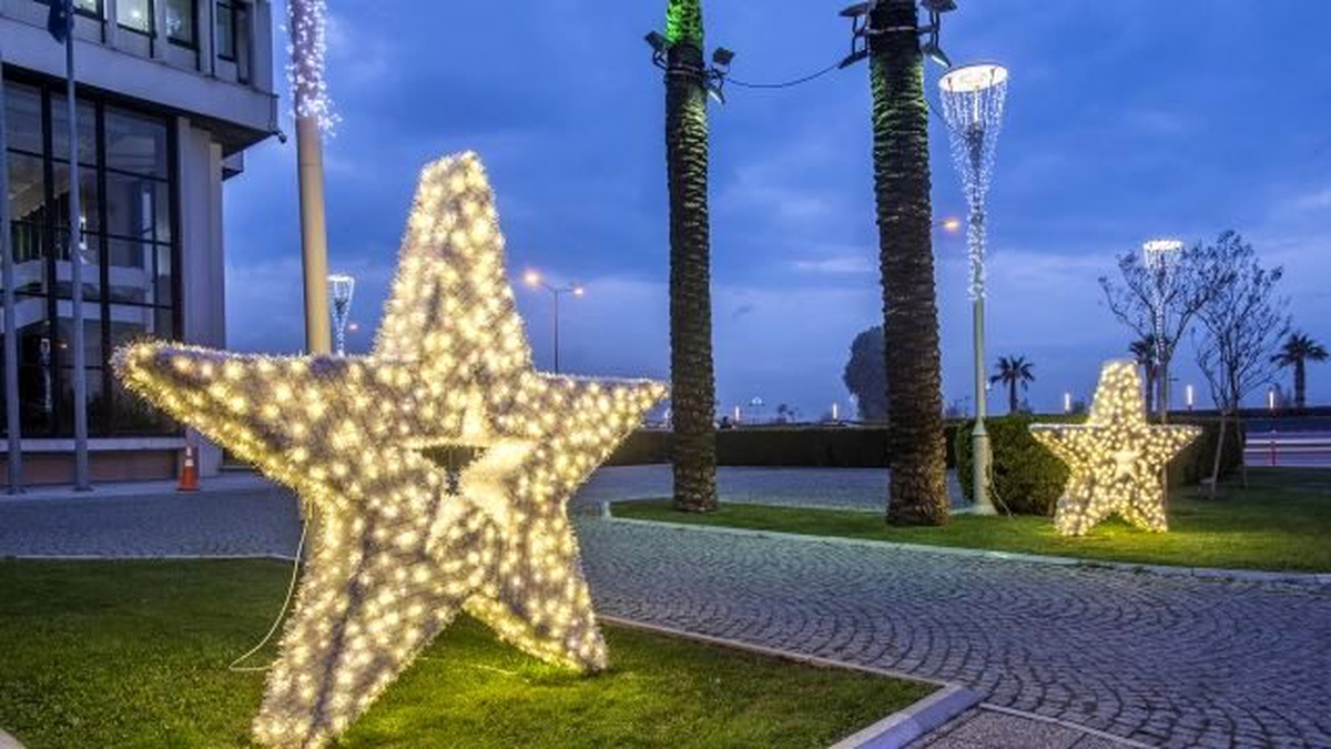 Büyükşehir, Yılbaşı Öncesinde İzmir\'i Işıklarla Donattı