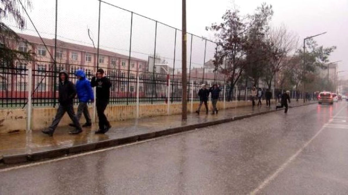 Edirne\'de Yağmur Caddeleri Göle Çevirdi