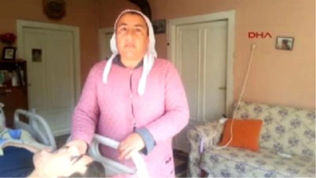 Oğlunu Tekerlekli Arabayla İzmir\'e Götürecekken Ambulansla Götürdü