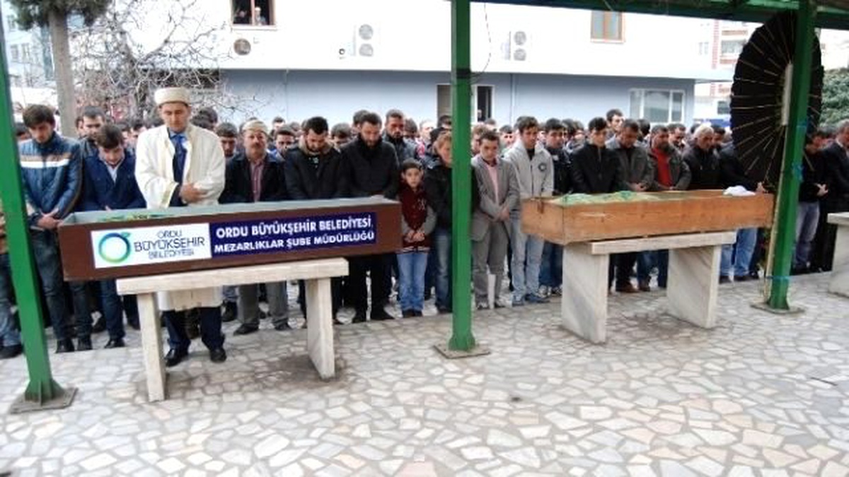 Kazada Hayatını Kaybeden Gençler Toprağa Verildi