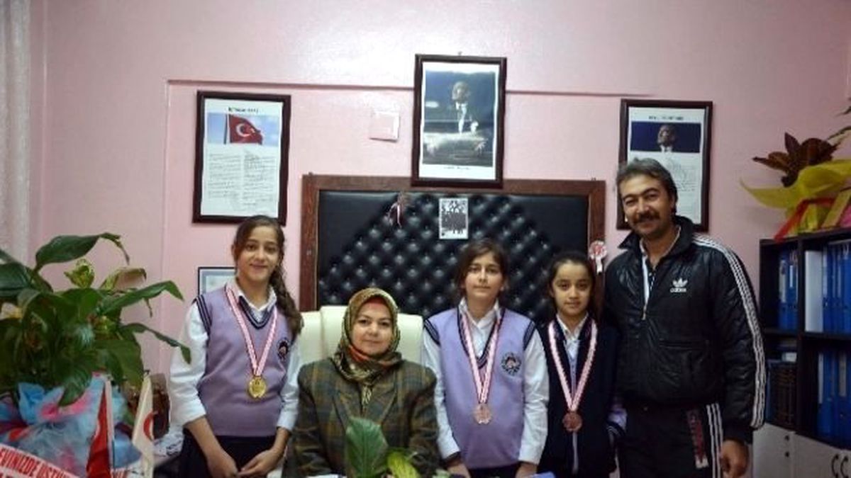 Kolej Öğrencilerinden 3 Madalya