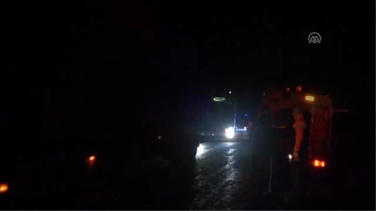 Kırşehir\'de Otomobille, Tır Çarpıştı: 1 Ölü, 1 Yaralı