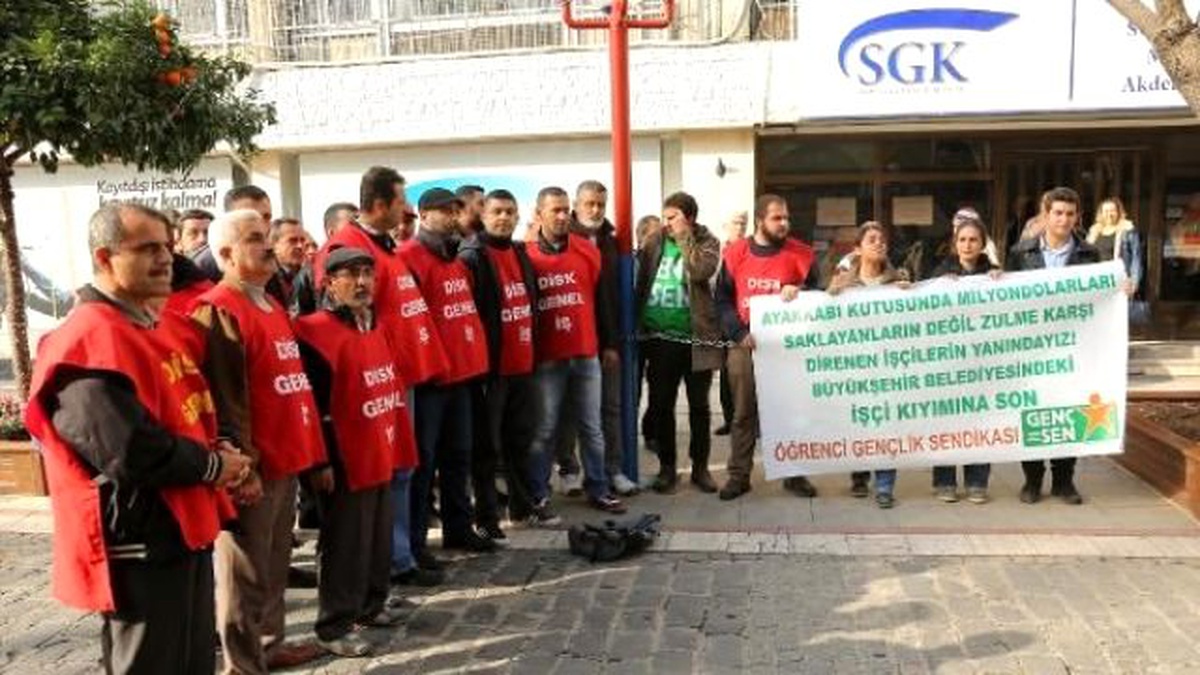 Zincirli Eylemciler Direnmeden Gözaltına Alındı