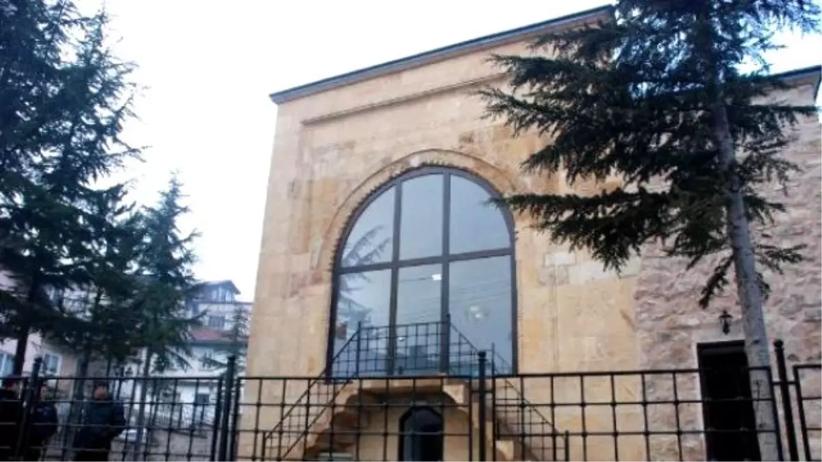 Aşıklı Sultan\'ın Ayakları Ziyarete Kapatıldı