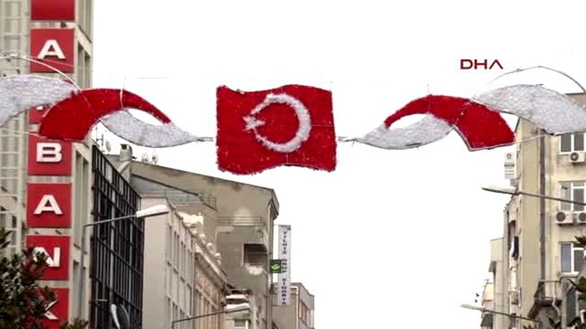 Balıkesir\'de MHP\'den Bayrak Tepkisi
