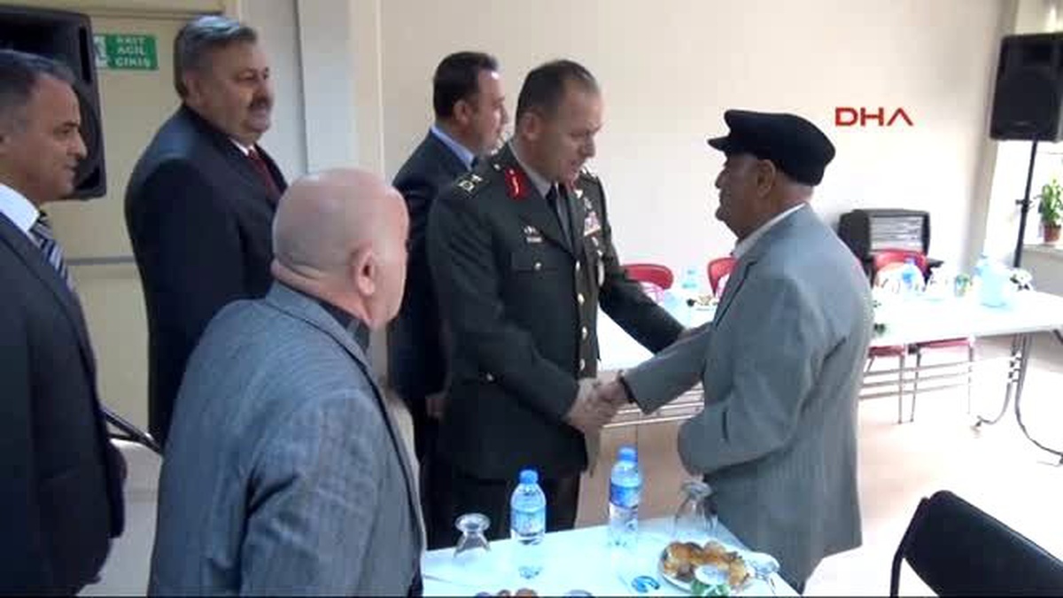 Bolu Komandolar Yaşlıların Gönüllerini Aldı