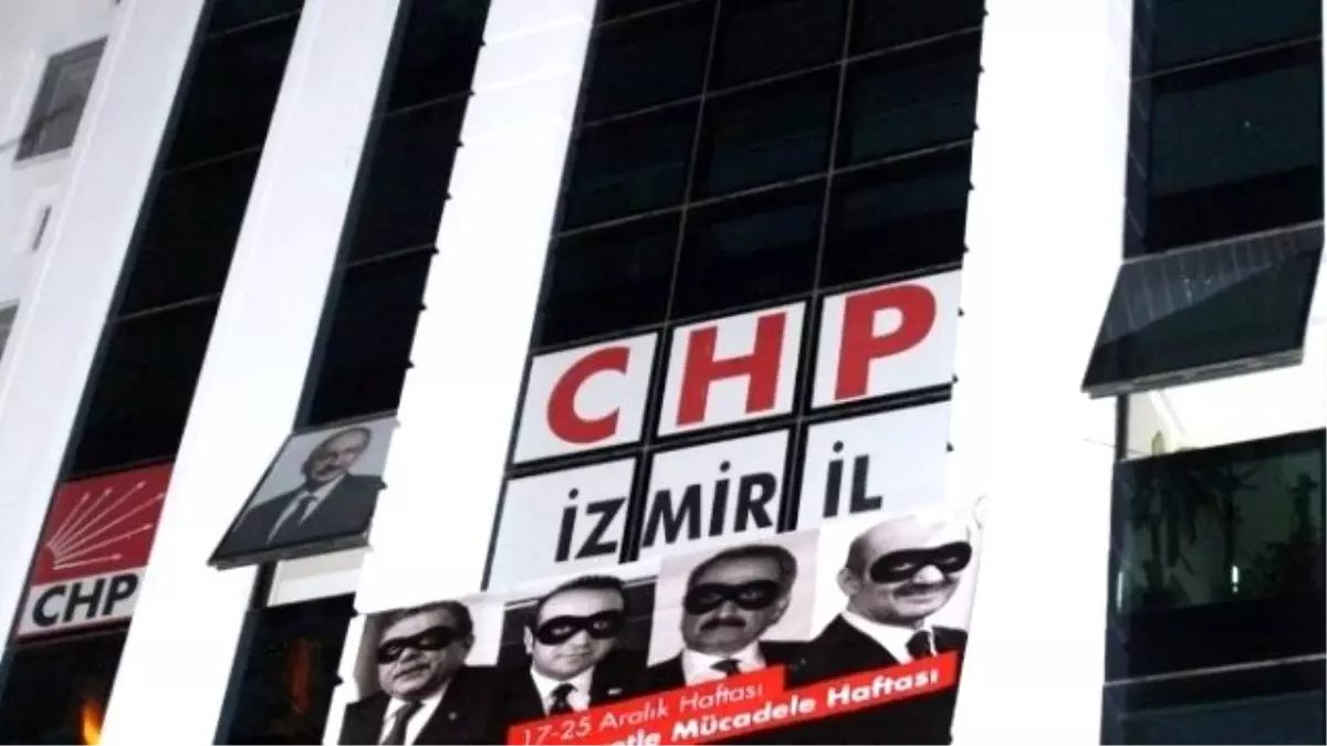 CHP Binasına Asılan Pankart Mahkeme Kararıyla İndi