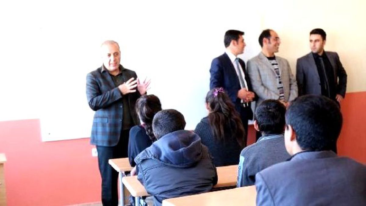DBP\'li Başkan, Öğrencilere Diş Macunu ve Fırça Dağıttı