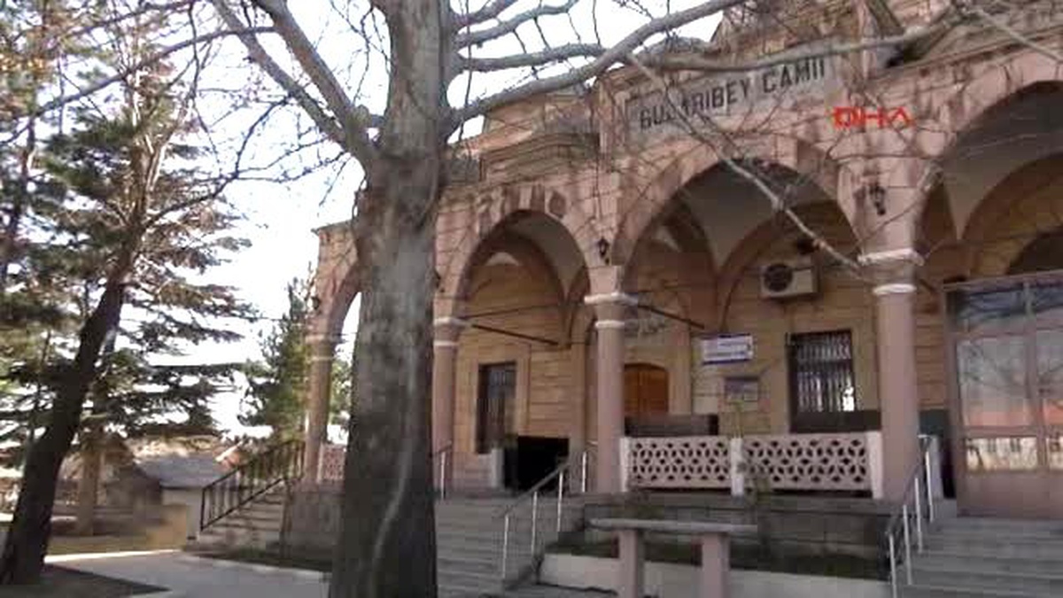Kimsesiz Yaşlı Adam 4 Yıldır Cami Tuvaletinin Kilerinde Yaşıyor