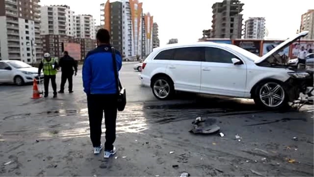 Futbolcu Servet Çetin, Trafik Kazası Geçirdi