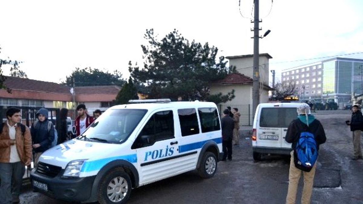 Çorlu\'da Kazan Dairesi Görevlisi Okulda İntihar Etti