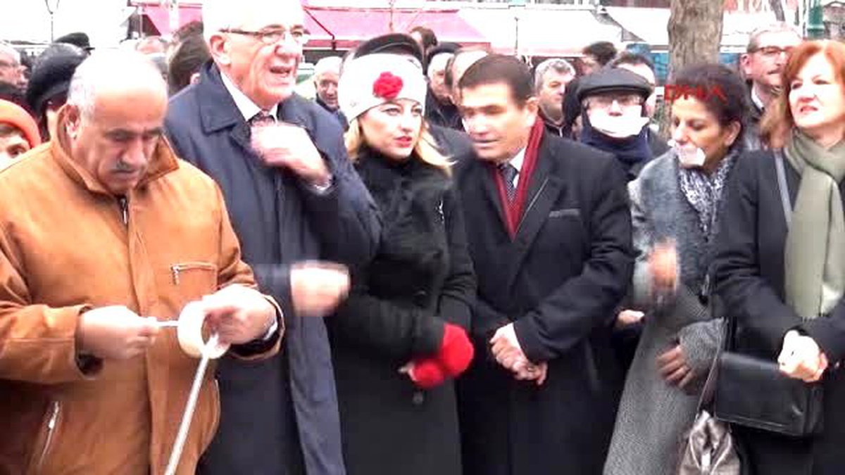 Kesk Üyeleri Boş Ayakkabı Kutularıyla Yürüdü