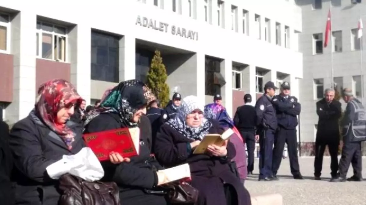 Konya ve Aksaray\'da Adliye Önünde Demokrasi Nöbeti