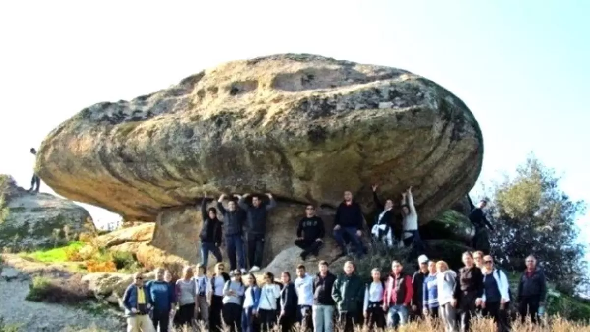 Kuşadalı Turizmciler Bölgenin Doğasını ve Tarihini Keşfediyor