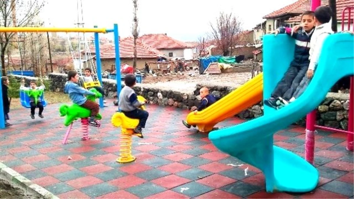 Yozgat\'ta Okul Bahçelerine Oyun Parkı