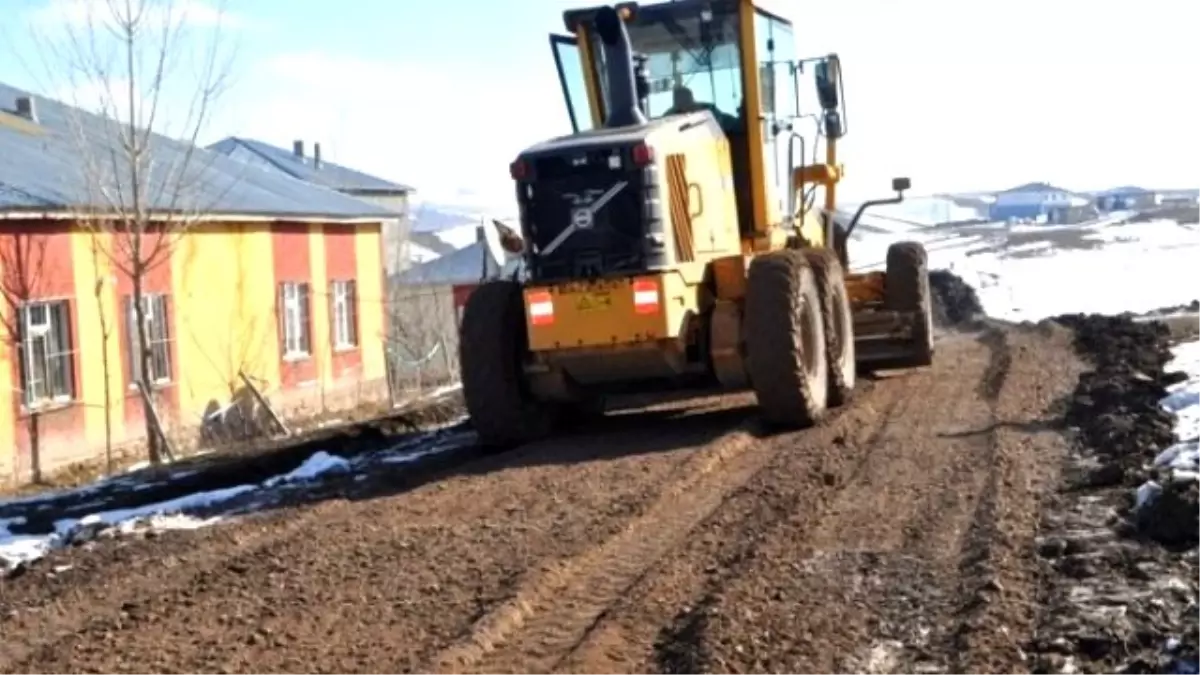 Özalp Belediyesinin Yol Çalışmaları Devam Ediyor