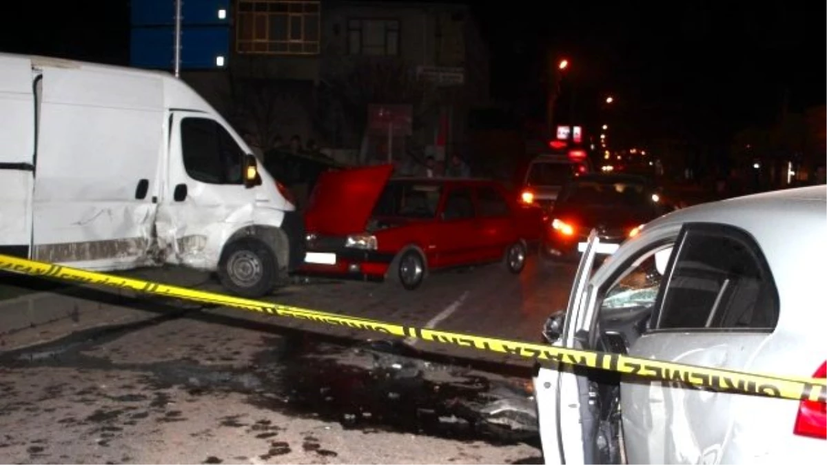 Sakarya\'da Trafik Kazası: 6 Yaralı