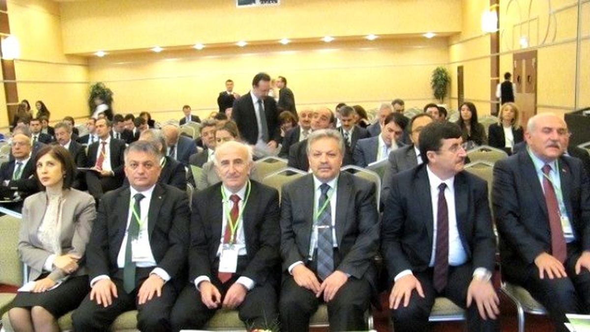 Vali Kahraman\'a İş Birliği Sertifikası Verildi