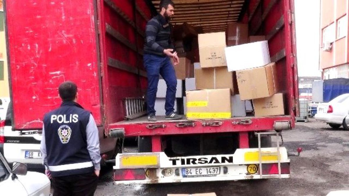 Aksaray\'da 50 Bin Paket Sigara Ele Geçirildi