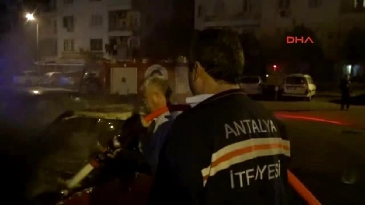 Antalya Otomobil Park Halinde Yandı