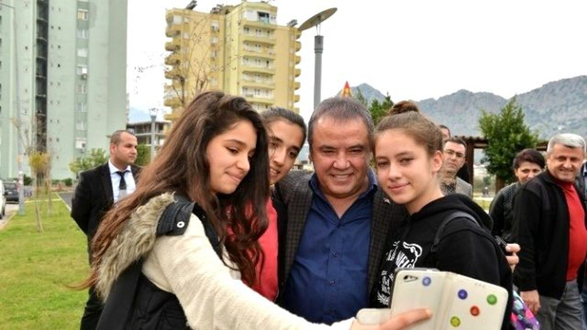 Konyaaltı Belediye Başkanı Böcek Park Çalışmalarını Yerinde İnceledi