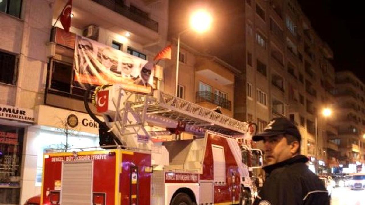 CHP Denizli İl Binasına Asılan Afiş İndirildi