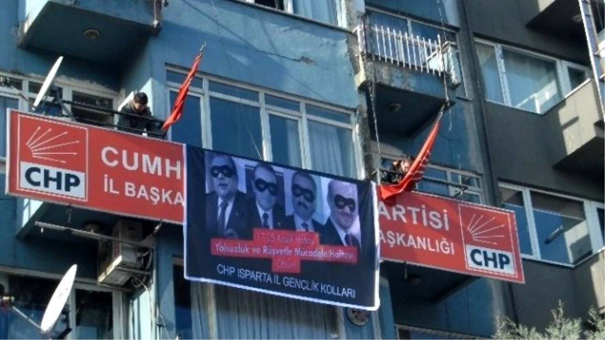 CHP\'nin Pankartı Kaldırıldı