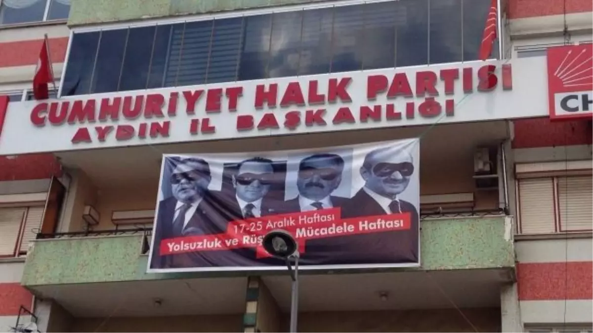 CHP\'nin Pankartını Polis İndirdi