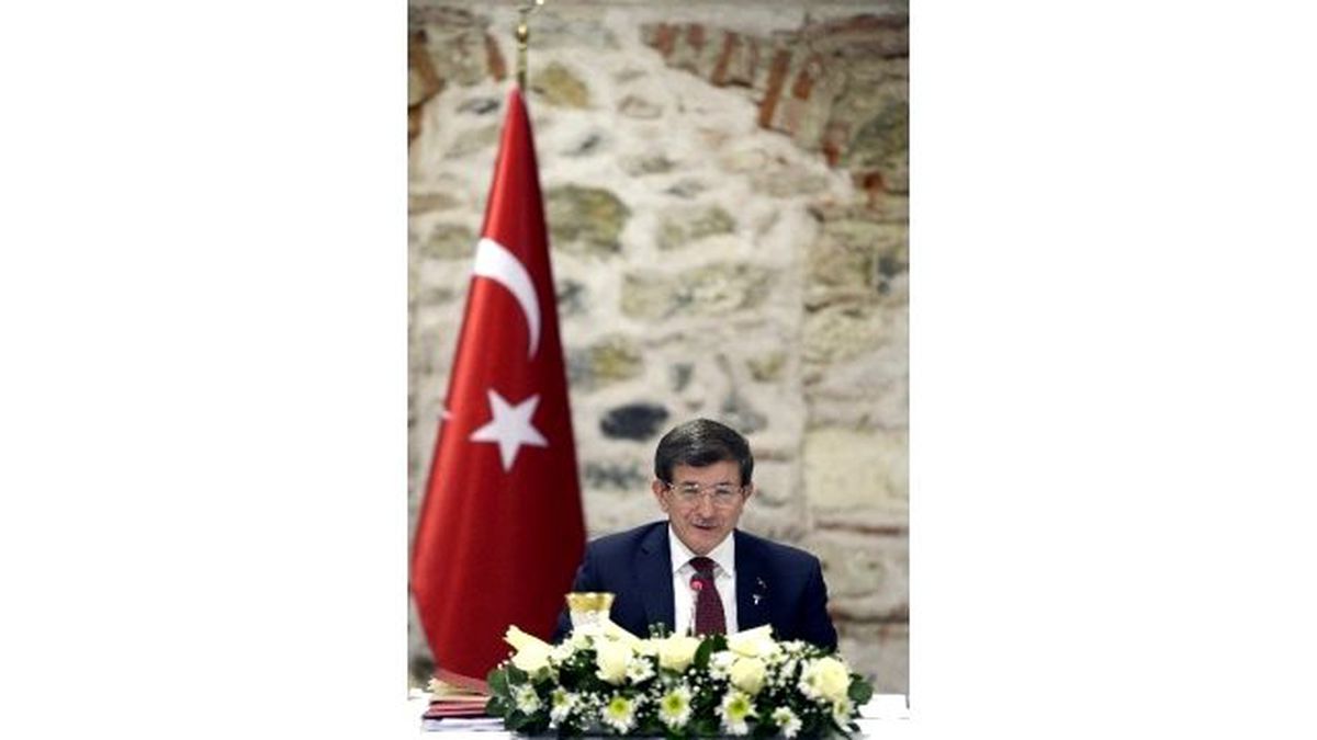 Davutoğlu, İşadamları ile Yemekte Buluştu