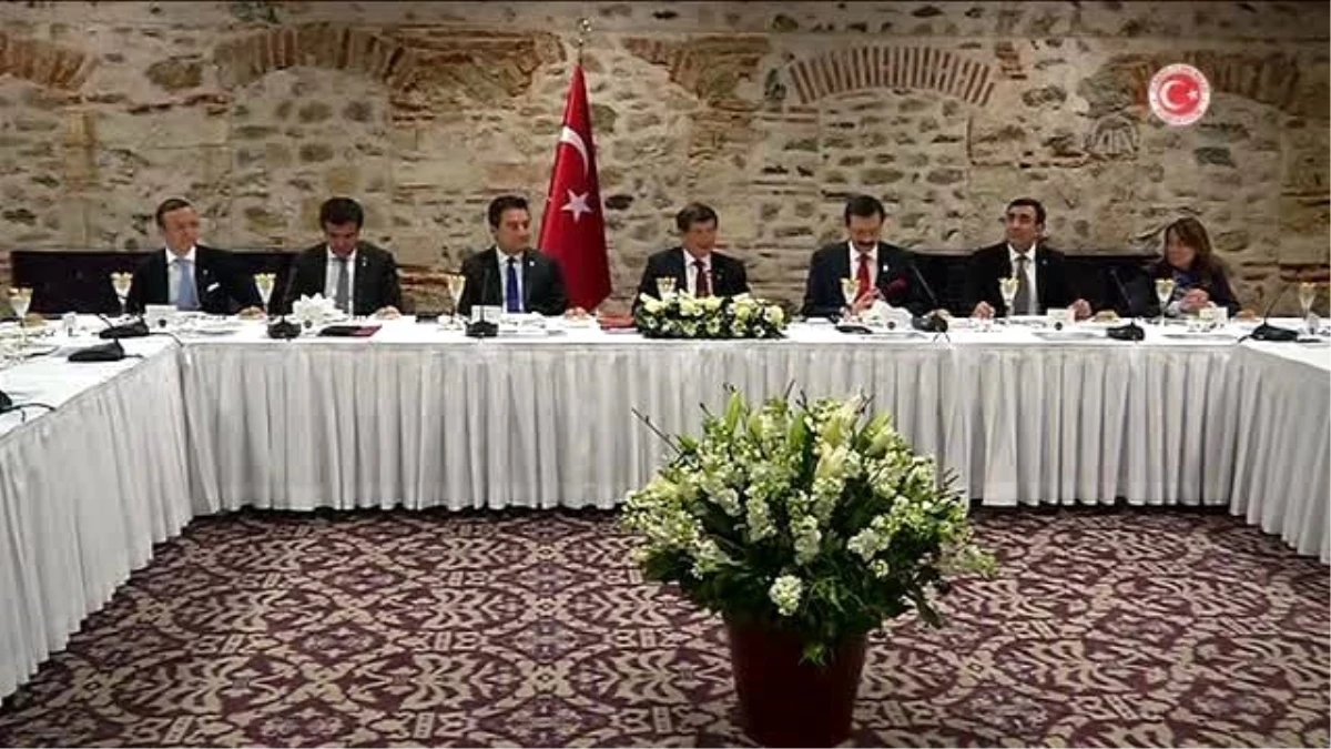 Davutoğlu, Türkiye B20 Temsilcileriyle Yemekte Bir Araya Geldi