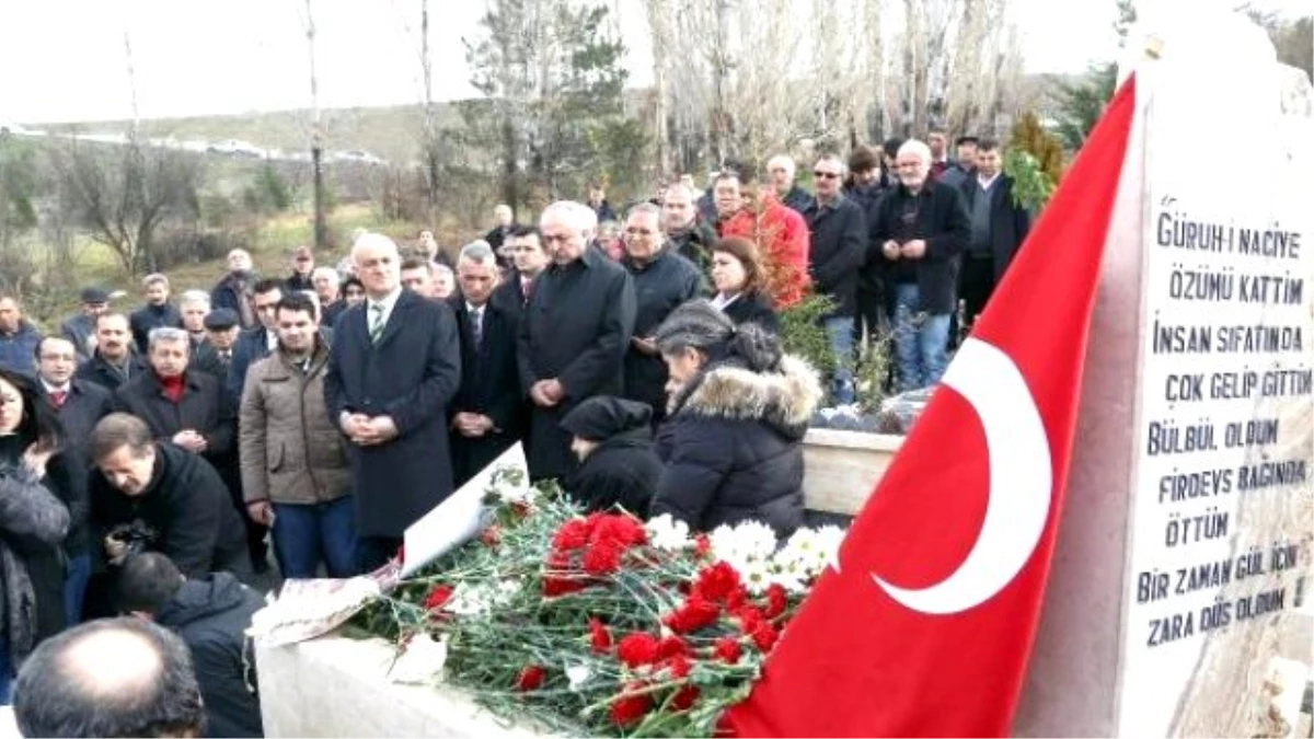 Deniz Yarbay Ali Tatar\'a Mezarı Başında Anma Töreni