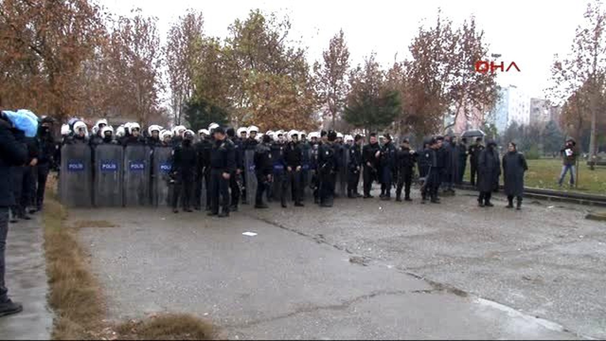 Diyarbakır Dbp\'liler Öldürülen 17 Yaşındaki Abdulkadir İçin Yürüdü