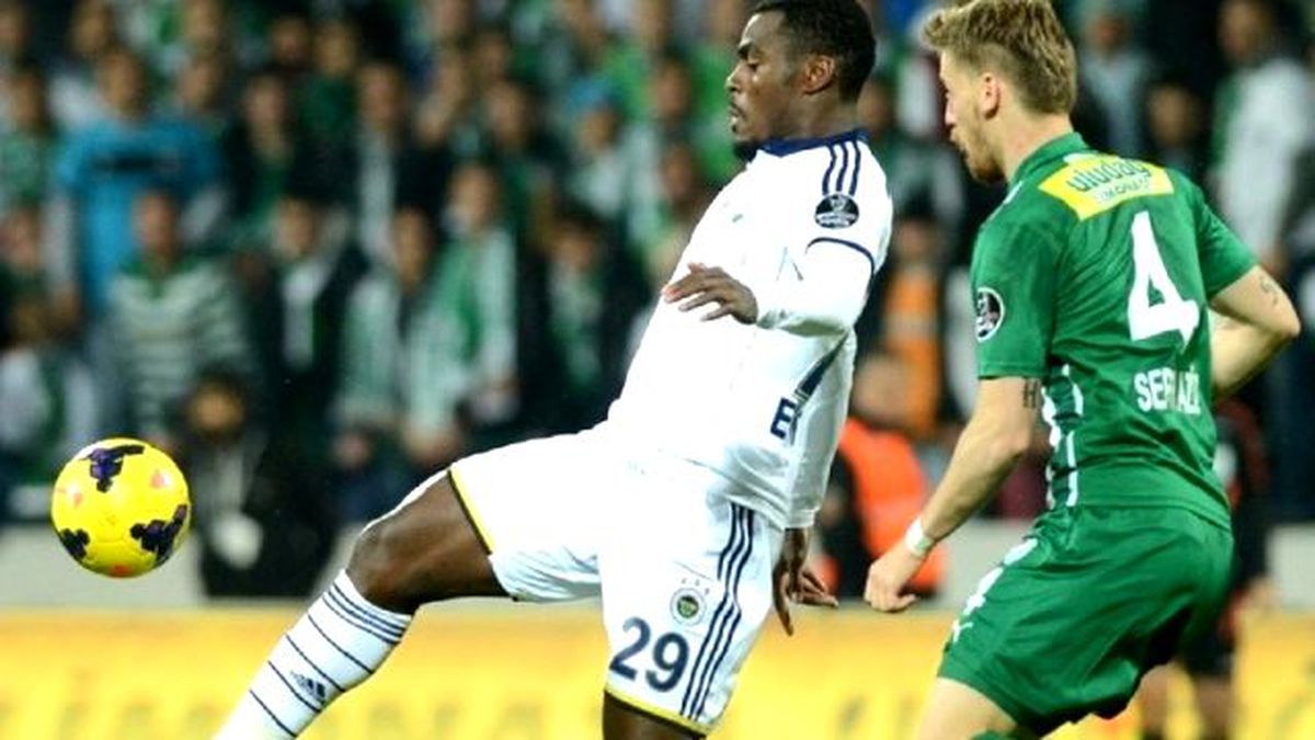 Emenike Cezalı Duruma Düştü