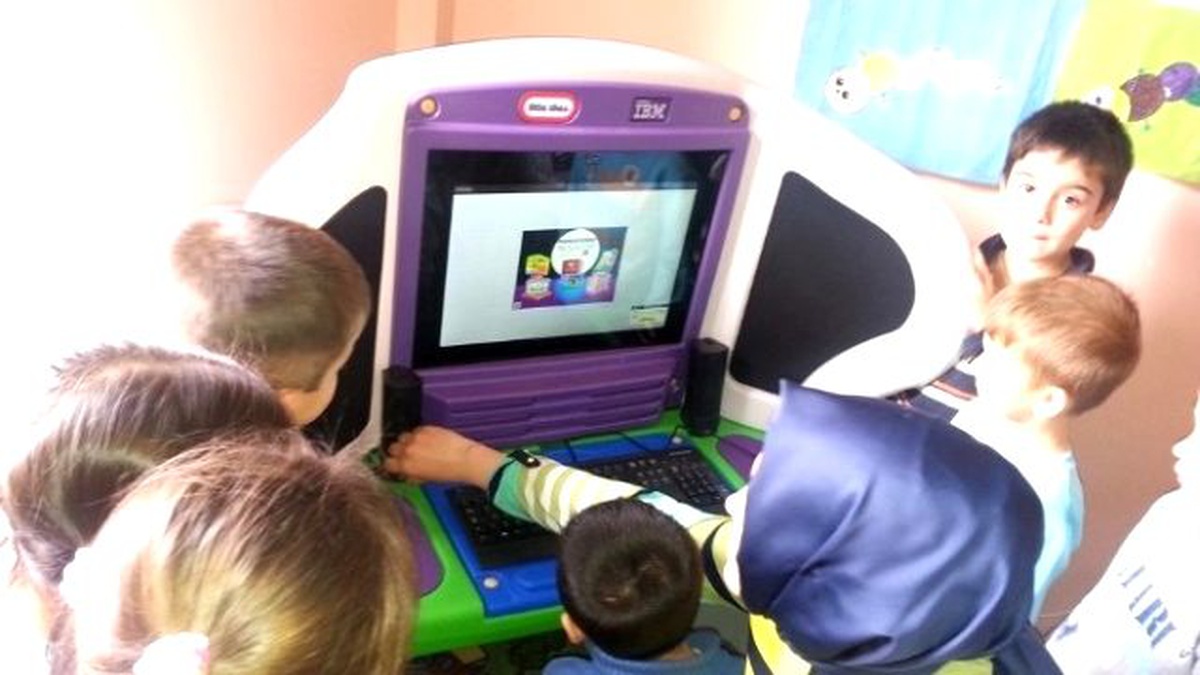 Pazarlarlı Miniklere Bilgisayar Bağışı