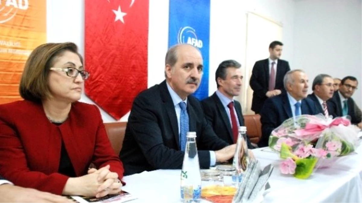 Rasmussen ve Kurtulmuş, Nizip\'teki Mülteciler Arasında