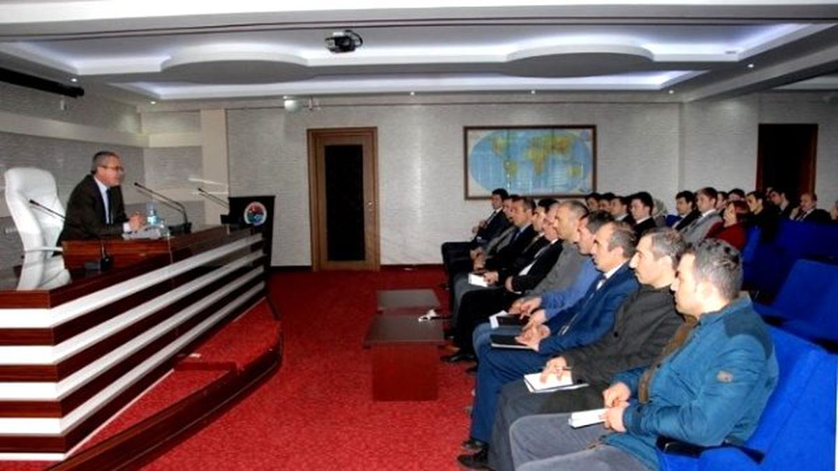 Vali Deniz, Çevre ve Şehircilik Müdürlüğü ile İl Özel İdaresi Yönetici ve Kontrolörleri ile Bir...