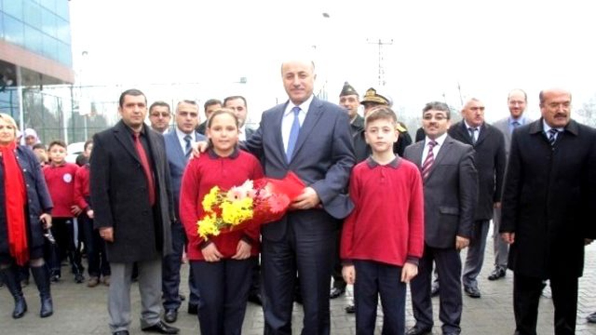 Ağdacı İlkokulu\'nda Fidan Dikimi Yapıldı