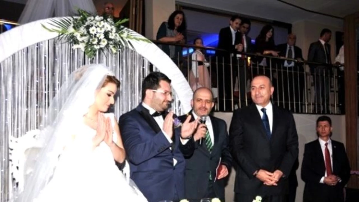Bakan Çavuşoğlu, Nikah Şahitliği Yaptı