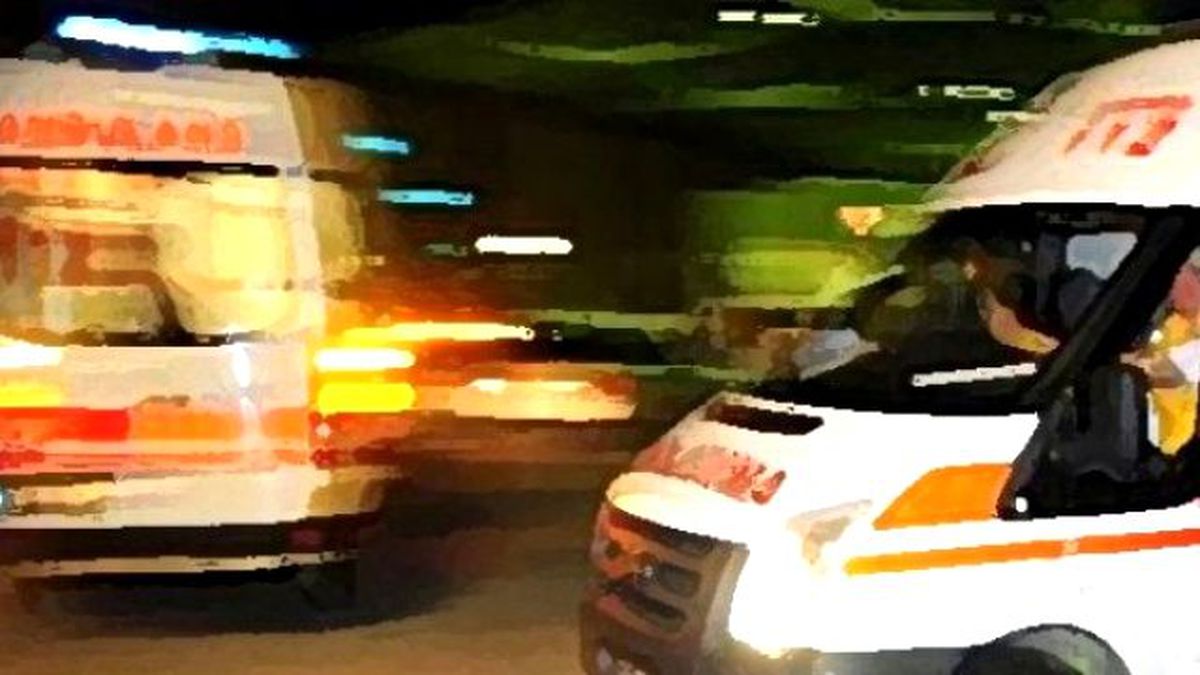 Diyarbakır\'da Ambulans Devrildi :1 Ölü, 2 Yaralı