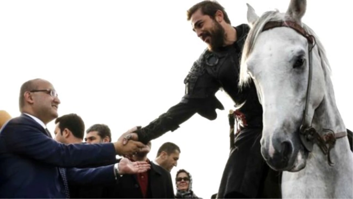 Engin Altan, Akdoğan\'ı At Sırtında Karşıladı