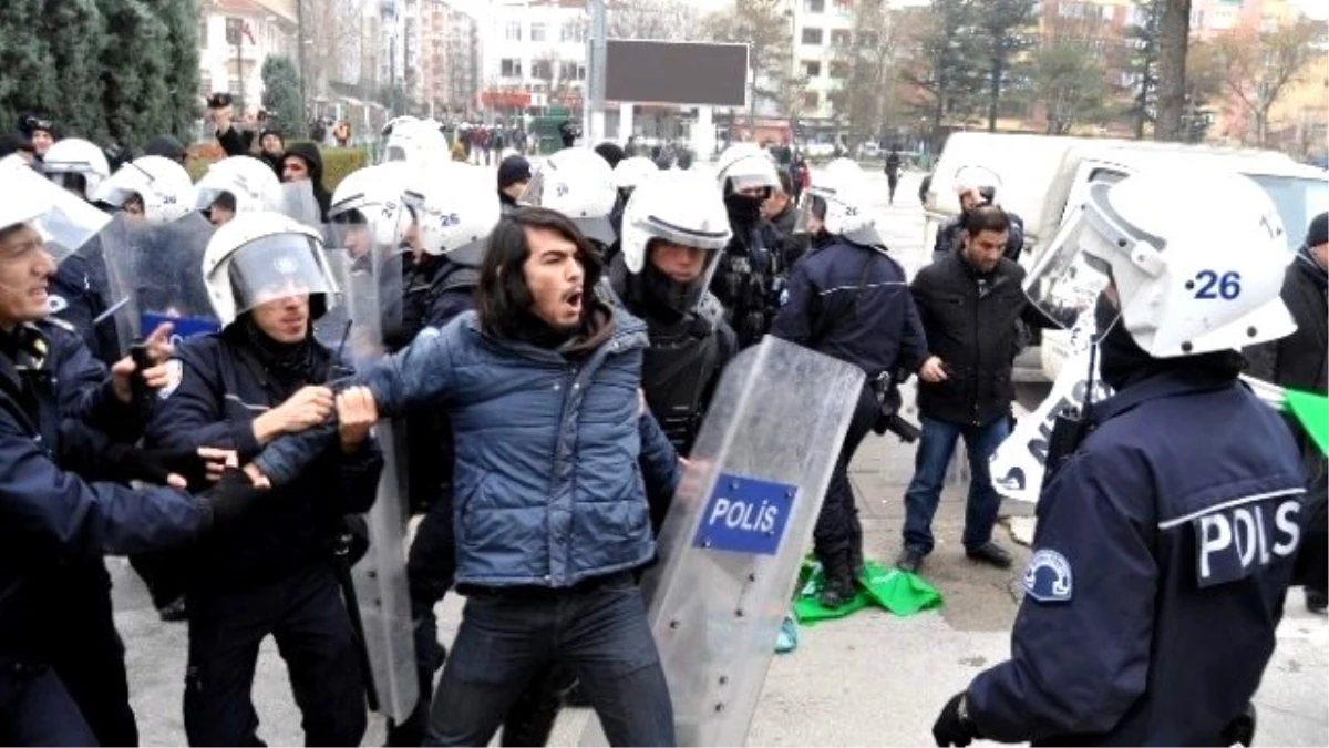 Eskişehir\'de Basın Açıklaması Yapmak İsteyen Gruba Müdahale: 16 Gözaltı