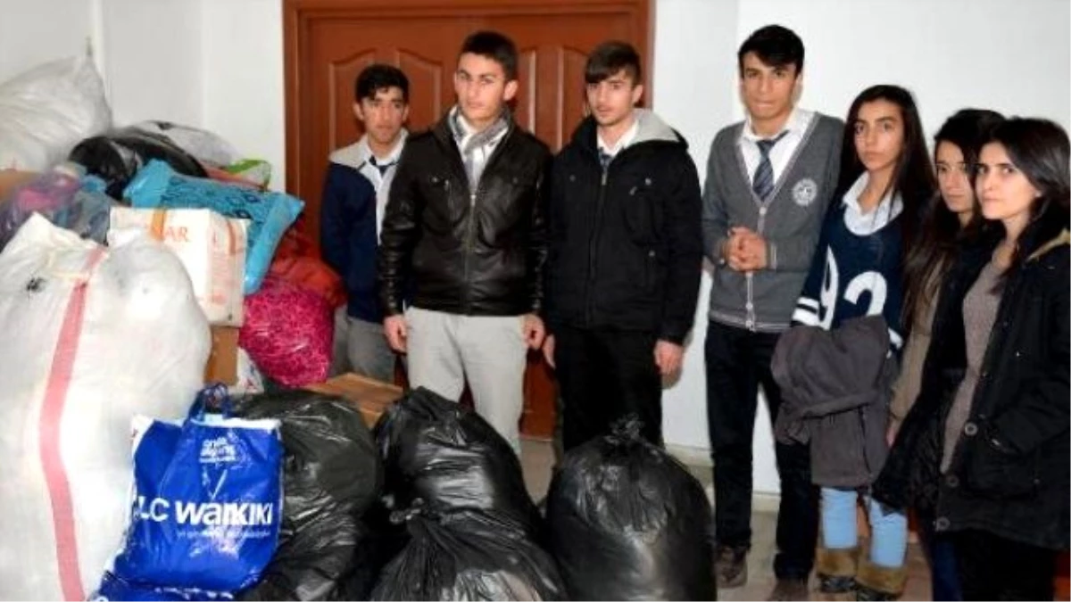 Hakkarili Öğrenciler Kobani İçin Yardım Topladı