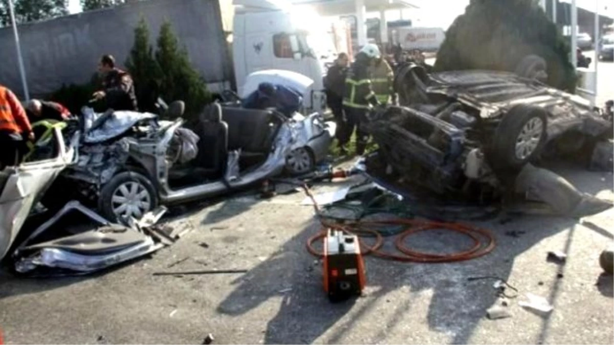 İzmir\'de Trafik Kazası: 6 Ölü